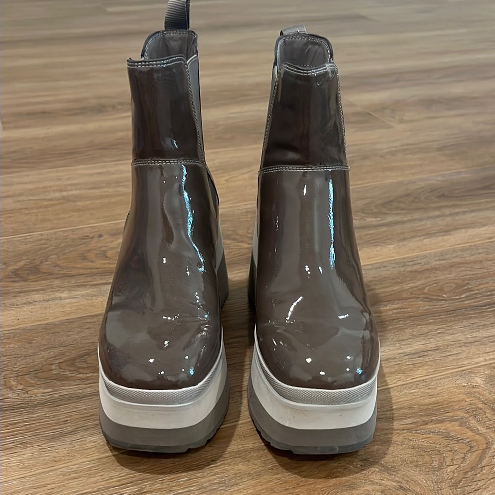 Naked Feet Women's Glossy Gray Ankle Boots